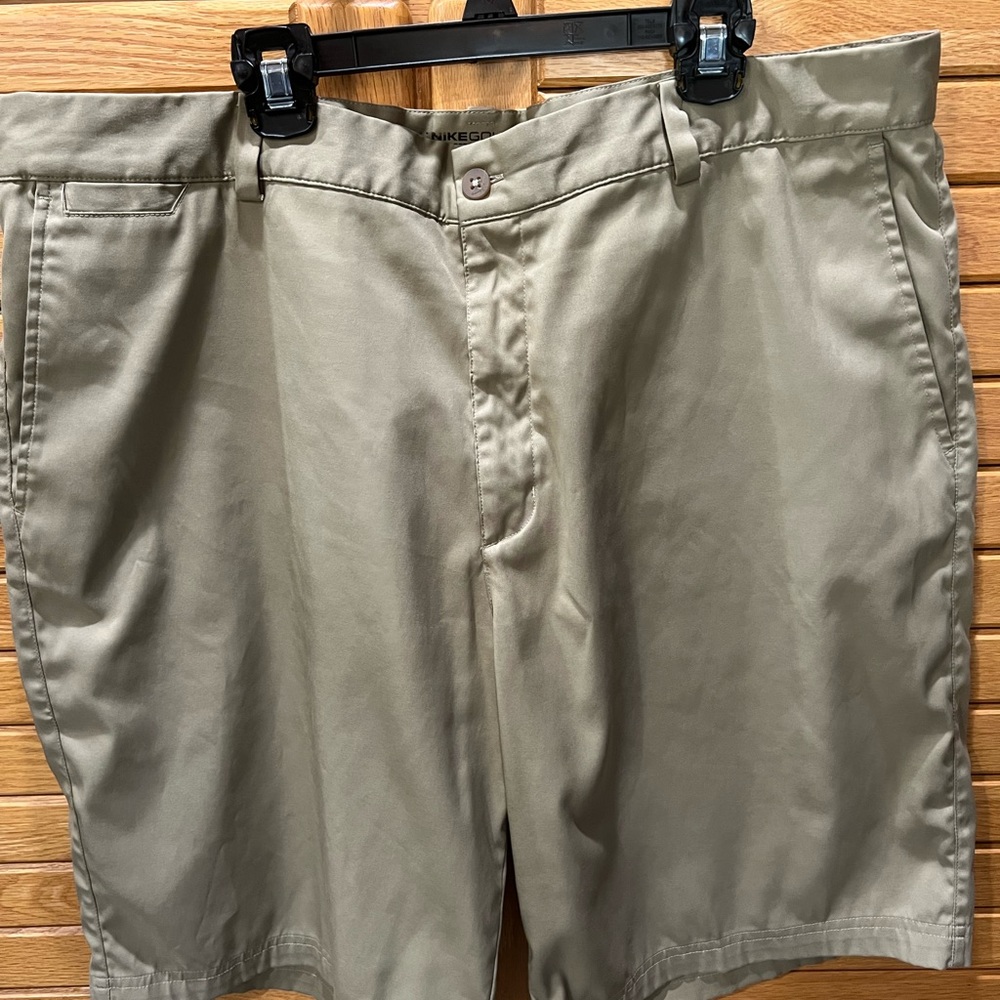 Mens Nike Dri-fit golf shorts, tan khaki, size 38.